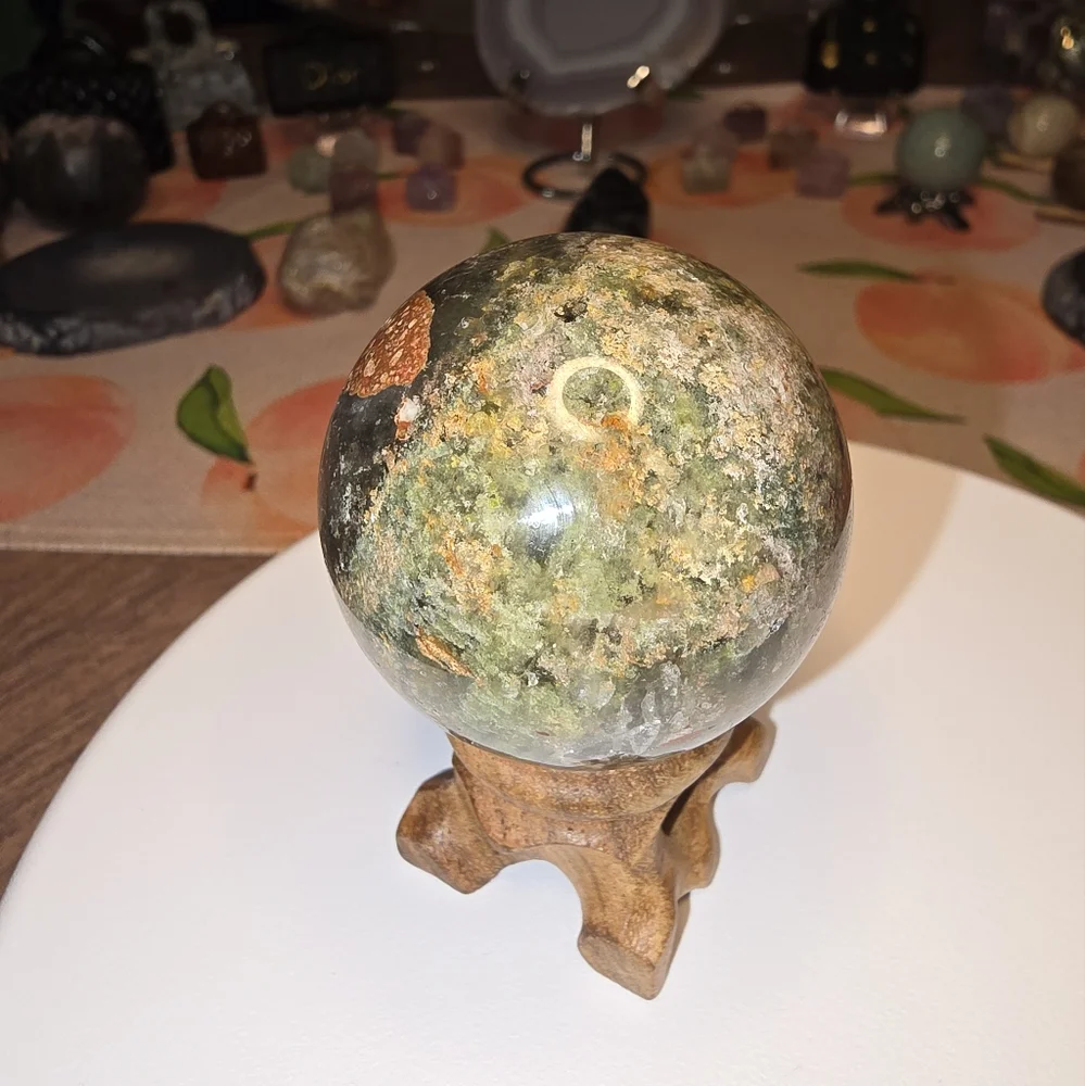 Full garden quartz crystal sphere - Picture 8 of 9